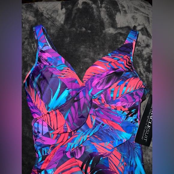 Miraclesuit Caliente Tropica Revele in Framboise Size 16 New with tag - Picture 5 of 12